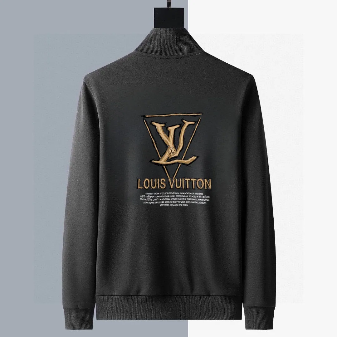 🅿️420 [Lv Louis Vuitton] (Fat Man Gospel) Hot-selling suit is coming. Focus on the original version of the official website. 2025 new hot-selling cardigan and sweatshirt suit. The original order is the best. 🇭🇰The meticulous work of top designers is dedicated to a fitting and perfect upper body effect. All-natural high-quality Roman cotton 100%, close-fitting comfort, noble and elegant! Original hardware embodies elegance and nobility! Counter size: M-5XL (maximum wear up to 220 pounds)
